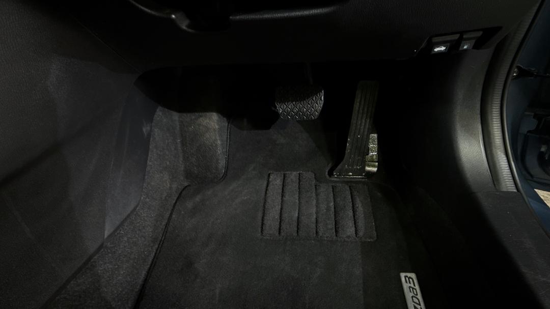 2016 Mazda 3 Neo, Automatic, 88109 km, Pedals and Footmat