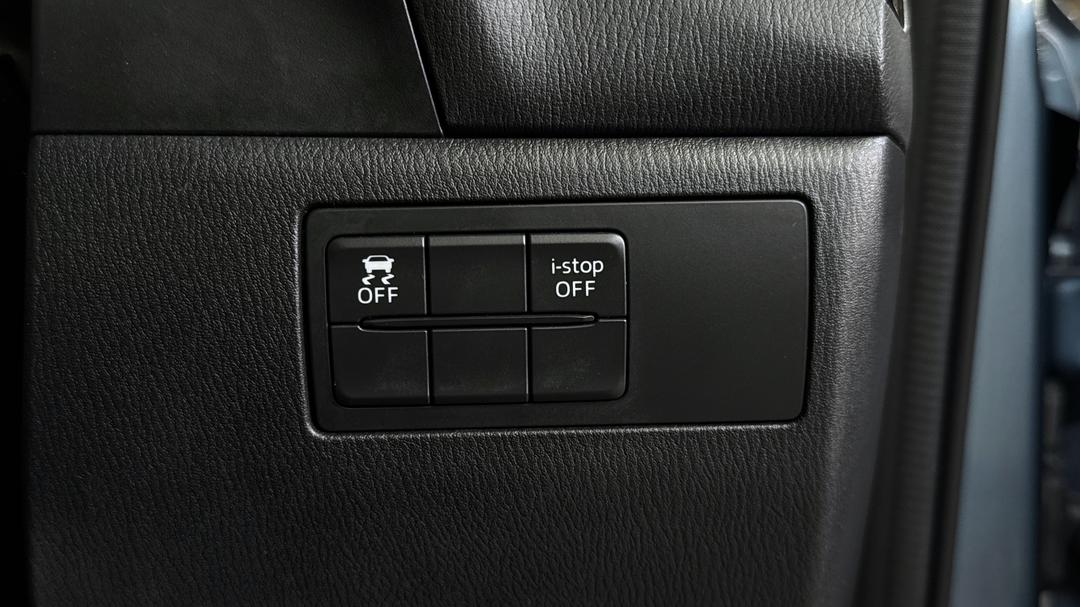 2016 Mazda 3 Neo, Automatic, 88109 km, Utility Switches/Buttons