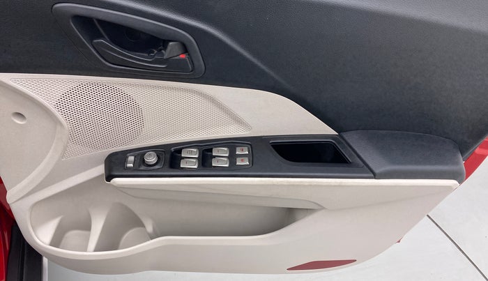 2021 Mahindra XUV300 1.2 W6 AT, Petrol, Automatic, 13,194 km, Driver Side Door Panels Control