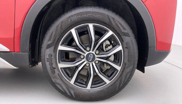 2021 Mahindra XUV300 1.2 W6 AT, Petrol, Automatic, 13,194 km, Right Front Wheel