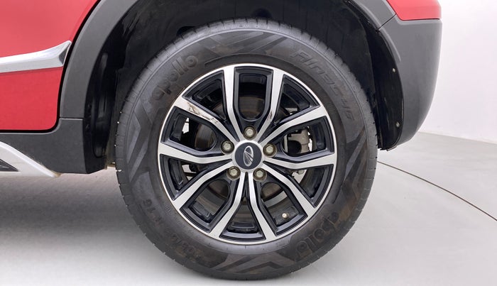 2021 Mahindra XUV300 1.2 W6 AT, Petrol, Automatic, 13,194 km, Left Rear Wheel