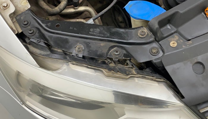 2010 Volkswagen Polo COMFORTLINE 1.2L PETROL, Petrol, Manual, 81,300 km, Right headlight - Clamp has minor damage