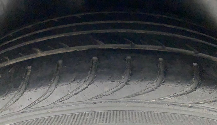 2010 Volkswagen Polo COMFORTLINE 1.2L PETROL, Petrol, Manual, 81,300 km, Right Rear Tyre Tread