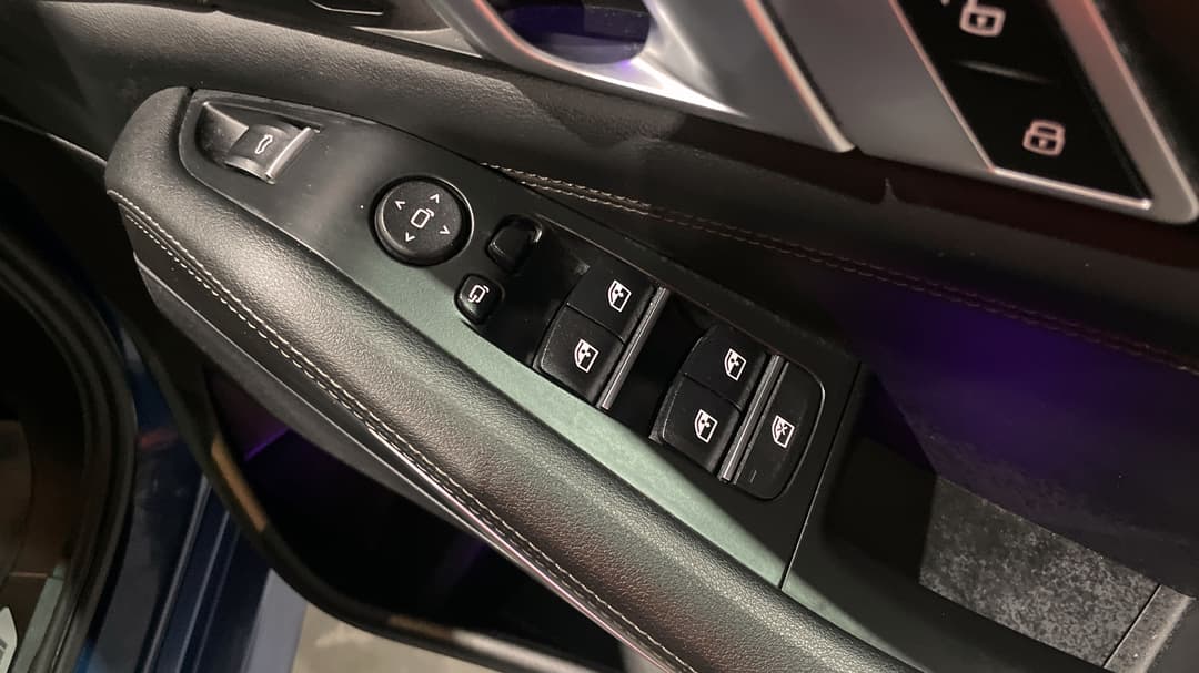 2022 BMW X5 xDrive30d M Sport, Automatic, 57200 km, Drivers Side Door Panel Controls