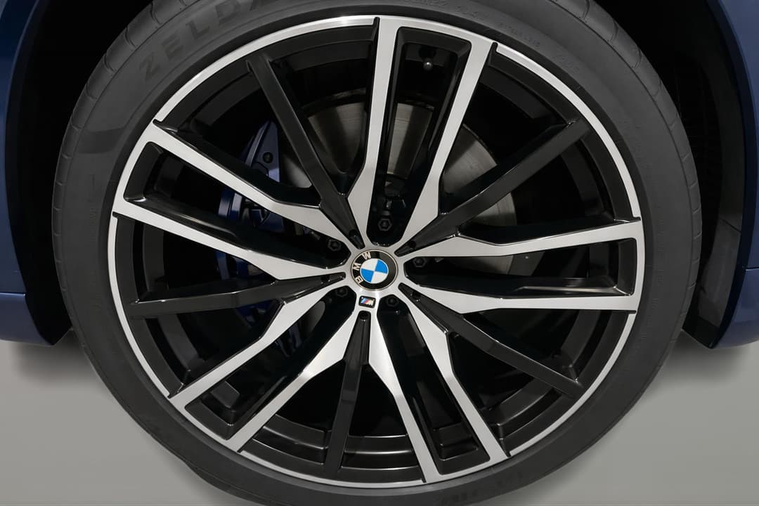 2022 BMW X5 xDrive30d M Sport, Automatic, 57200 km, Right Front Wheel