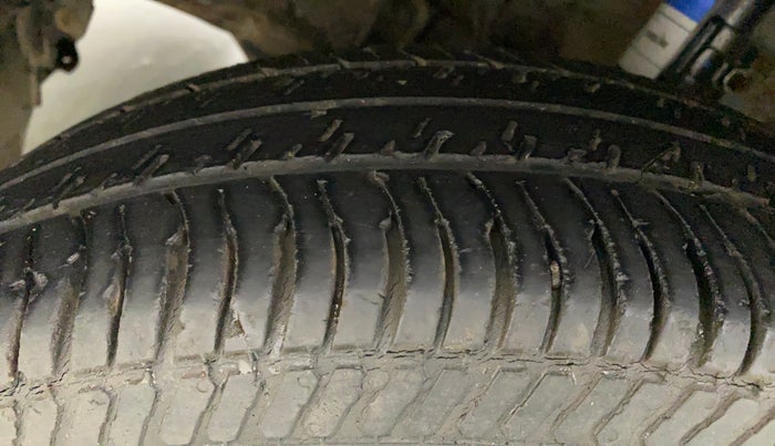 2014 Maruti Swift Dzire VXI, Petrol, Manual, 74,096 km, Left Front Tyre Tread