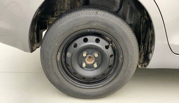 2014 Maruti Swift Dzire VXI, Petrol, Manual, 74,096 km, Right Rear Wheel