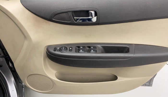 2013 Hyundai i20 MAGNA (O) 1.2, Petrol, Manual, 50,007 km, Driver Side Door Panels Control