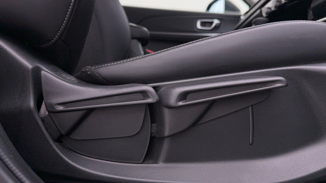 2022 Honda HR-V E:hev L, Automatic, 43760 km, Drivers Side Adjustment Panel