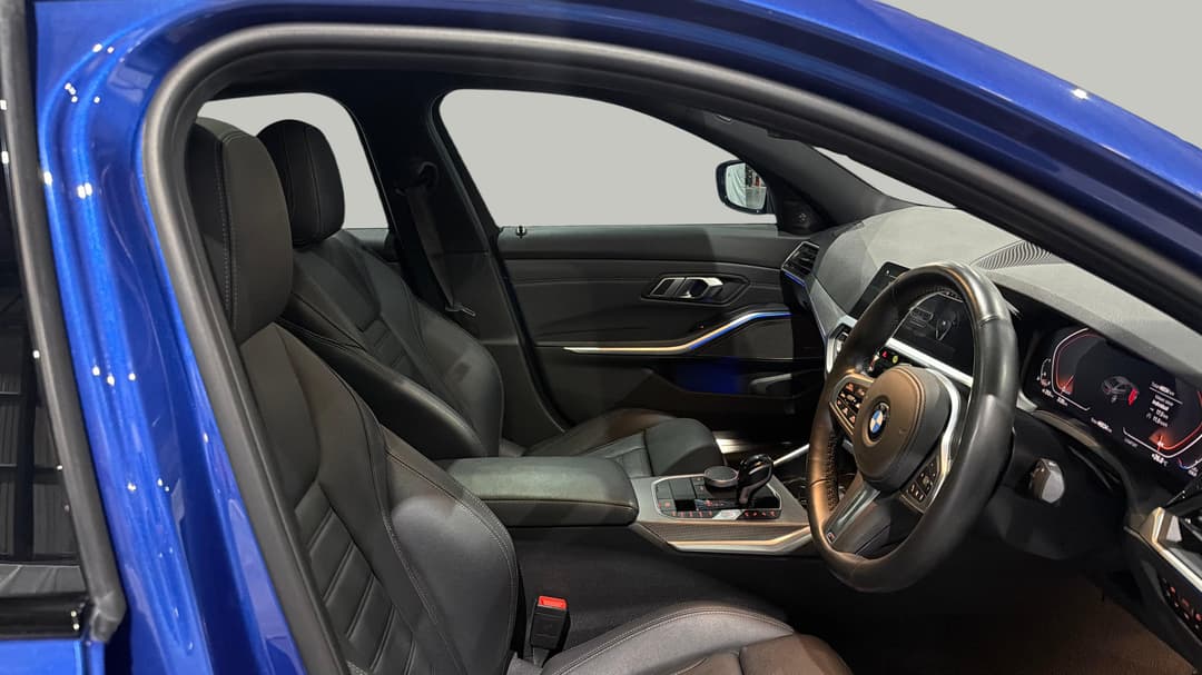 2020 BMW 3 30i M Sport, Automatic, 46034 km, Right Side Front Door Cabin View