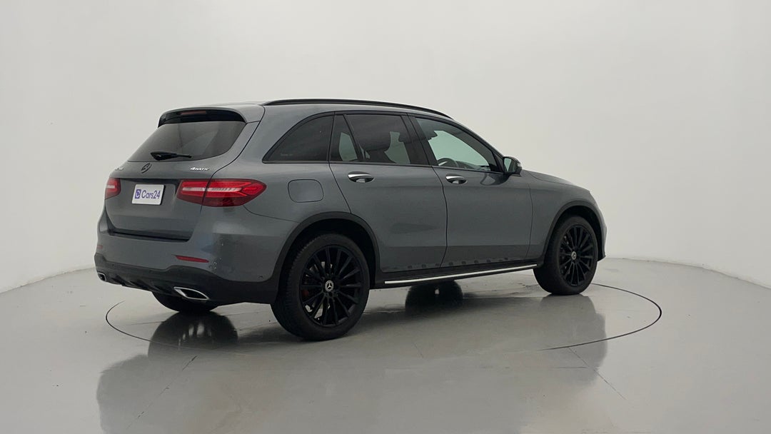 Right Back Diagonal (45- Degree) View