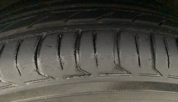2016 Maruti Celerio VXI CNG, CNG, Manual, 91,598 km, Left Front Tyre Tread