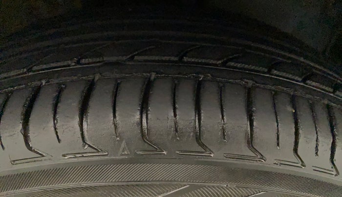 2016 Maruti Celerio VXI CNG, CNG, Manual, 91,598 km, Right Front Tyre Tread