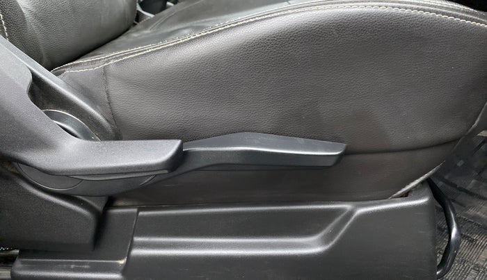 2019 Maruti XL6 ALPHA SHVS  MT, Petrol, Manual, 48,327 km, Driver Side Adjustment Panel