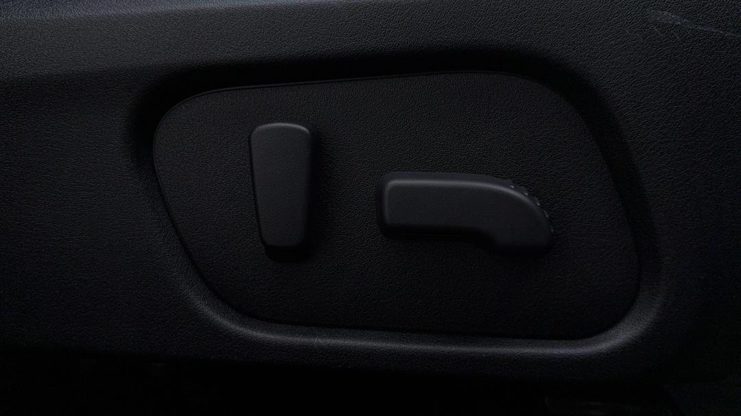 2016 Subaru Forester 2.5i-s, Automatic, 107765 km, Drivers Side Adjustment Panel