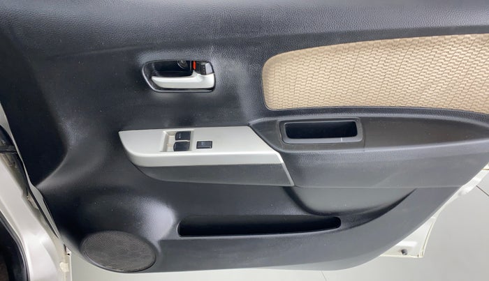 2018 Maruti Wagon R 1.0 LXI, CNG, Manual, 33,531 km, Driver Side Door Panels Control