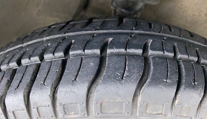 2019 Maruti Alto 800 VXI, Petrol, Manual, 14,021 km, Right Front Tyre Tread