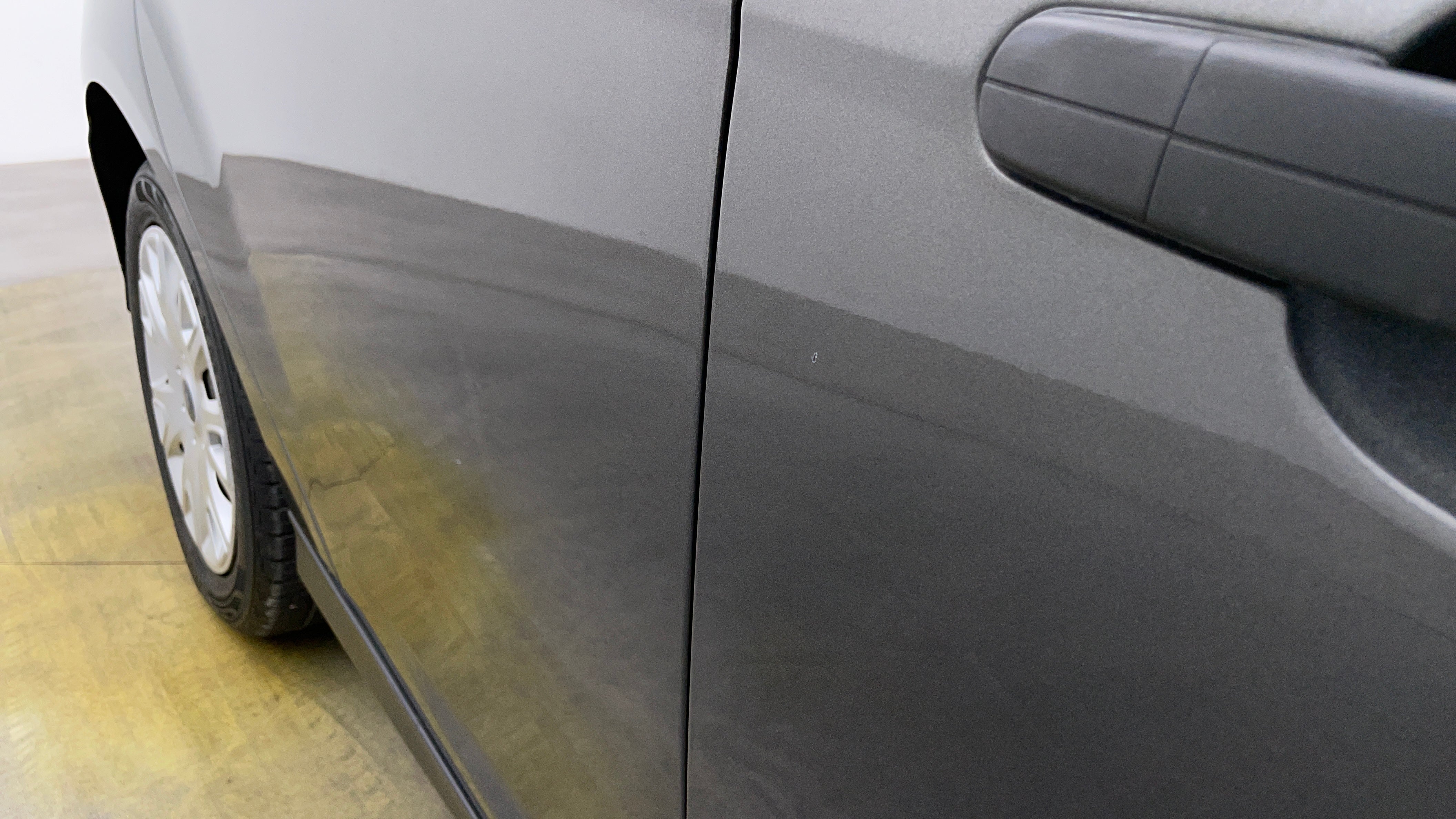 Ford Focus-Door  RHS Front Door Minor Scratches