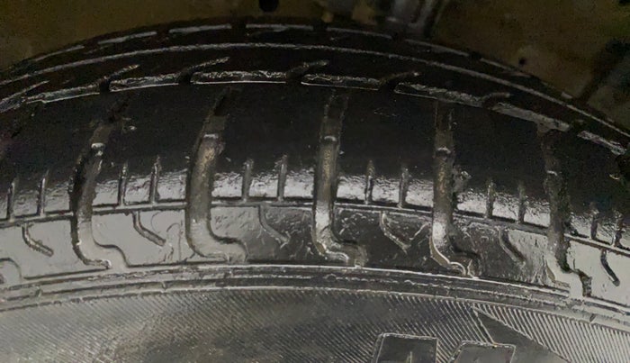 2015 Maruti Swift VXI, Petrol, Manual, 1,16,210 km, Right Rear Tyre Tread