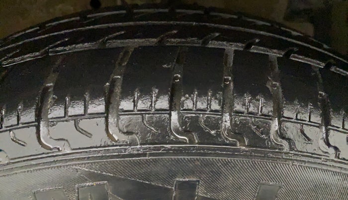 2015 Maruti Swift VXI, Petrol, Manual, 1,16,210 km, Left Rear Tyre Tread