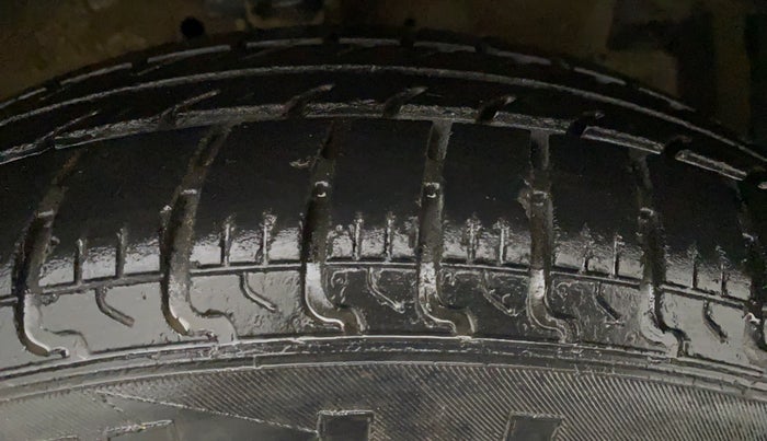 2015 Maruti Swift VXI, Petrol, Manual, 1,16,210 km, Right Front Tyre Tread