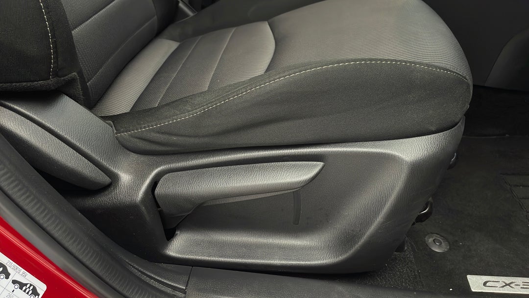 2017 Mazda CX-3 Maxx (fwd), Automatic, 60642 km, Drivers Side Adjustment Panel