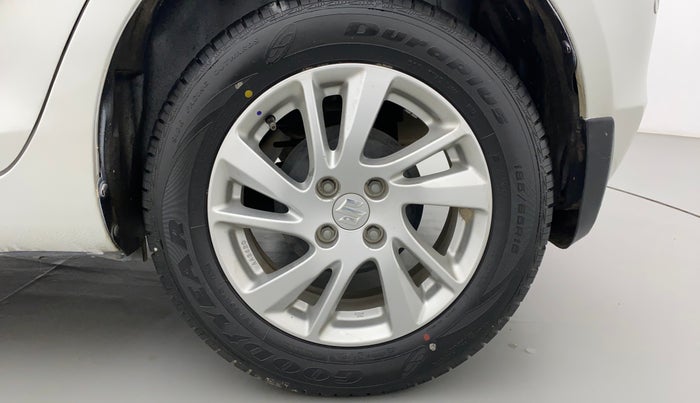 2012 Maruti Swift ZDI, Diesel, Manual, 87,281 km, Left rear tyre - Tyre dimensions are different from each other