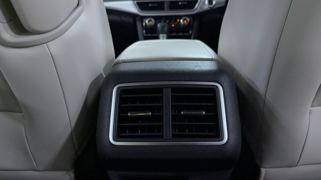 2023 Mahindra Xuv700 Ax7l, Automatic, 20601 km, Rear A/C Vent