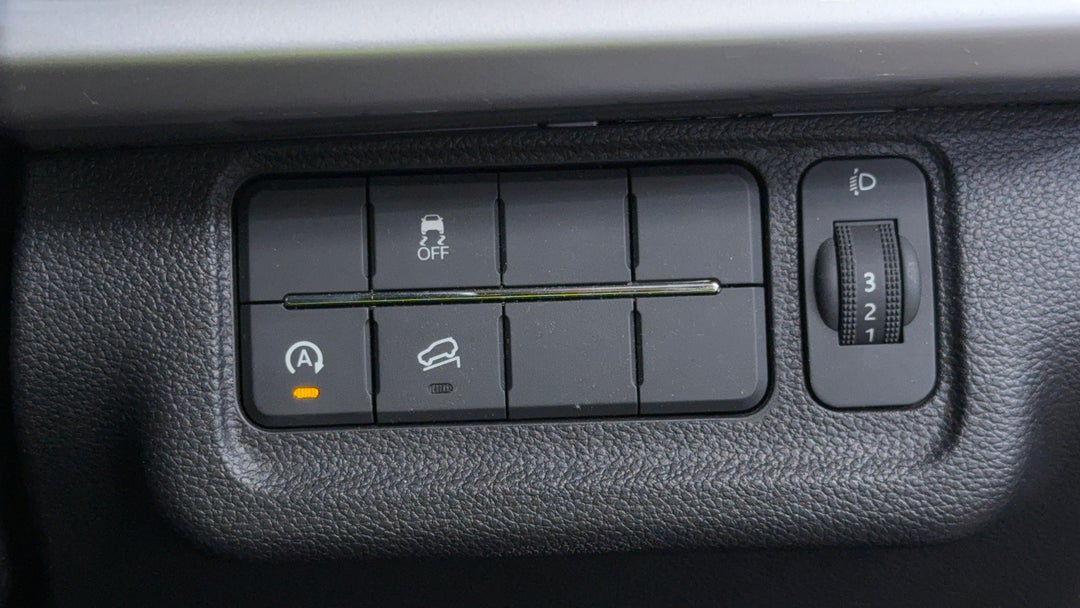 2023 Mahindra Xuv700 Ax7l, Automatic, 20601 km, Utility Switches/Buttons