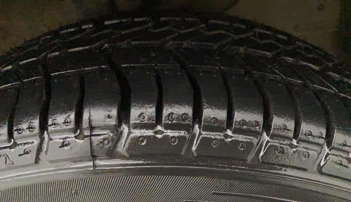 2012 Honda Brio S MT, Petrol, Manual, 42,453 km, Left Front Tyre Tread