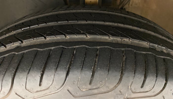 2017 Skoda Rapid 1.5 TDI MT AMBITION, Diesel, Manual, 49,514 km, Left Front Tyre Tread