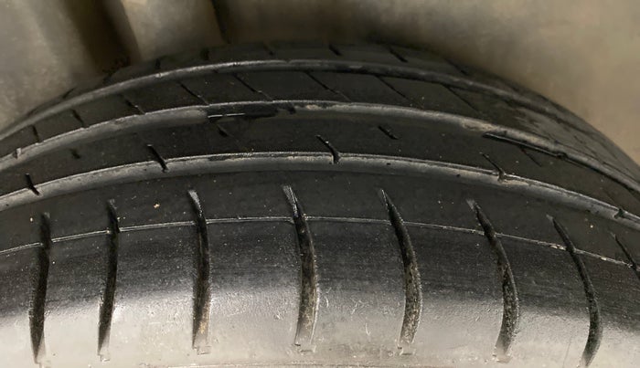 2017 Skoda Rapid 1.5 TDI MT AMBITION, Diesel, Manual, 49,514 km, Right Rear Tyre Tread