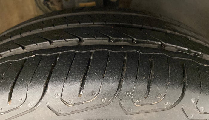 2017 Skoda Rapid 1.5 TDI MT AMBITION, Diesel, Manual, 49,514 km, Right Front Tyre Tread