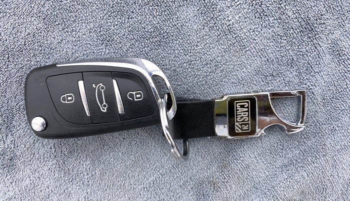 2015 Hyundai i10 SPORTZ 1.1 IRDE2, Petrol, Manual, 37,816 km, Key Close Up
