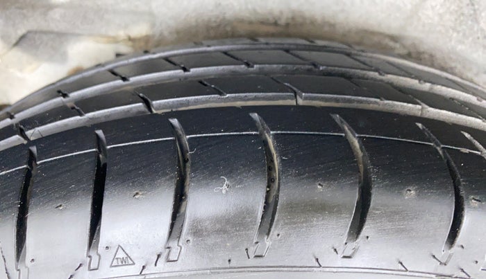 2015 Hyundai i10 SPORTZ 1.1 IRDE2, Petrol, Manual, 37,816 km, Right Rear Tyre Tread
