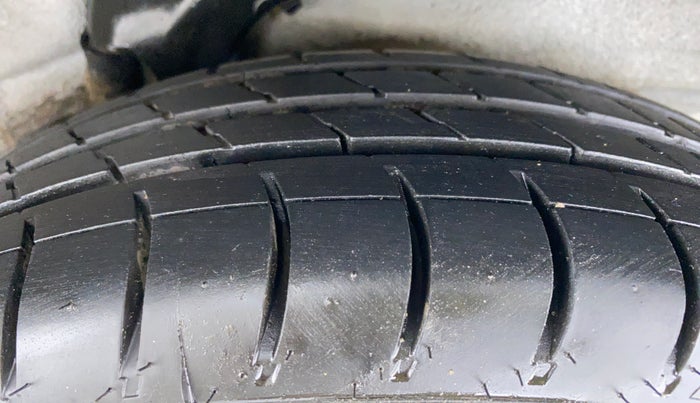 2015 Hyundai i10 SPORTZ 1.1 IRDE2, Petrol, Manual, 37,816 km, Left Rear Tyre Tread