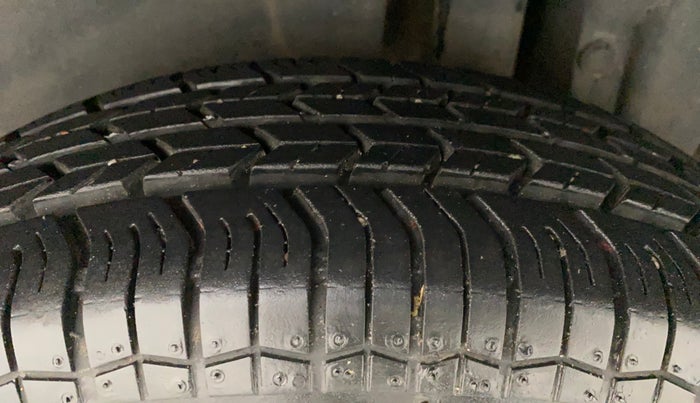 2015 Maruti Swift ZDI, Diesel, Manual, 72,093 km, Left Rear Tyre Tread