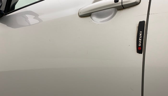 2015 Maruti Swift ZDI, Diesel, Manual, 72,093 km, Front passenger door - Slightly dented