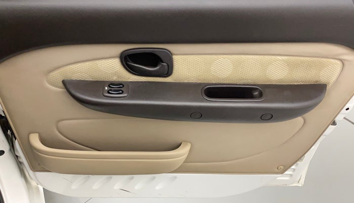 2013 Hyundai Santro Xing GL PLUS, Petrol, Manual, 42,220 km, Driver Side Door Panels Control
