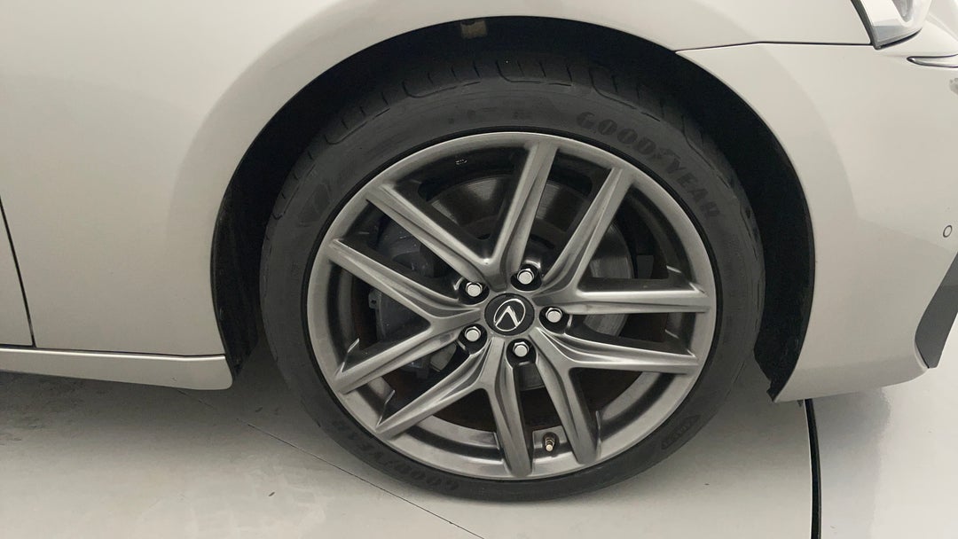 2017 Lexus Is200t F Sport, Automatic, 77665 km, Right Front Wheel