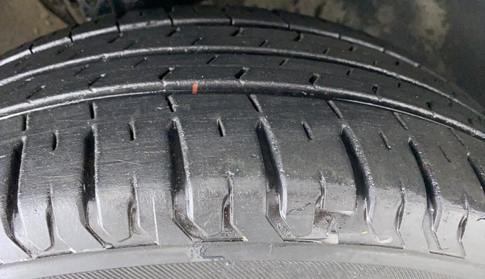 2013 Volkswagen Vento HIGHLINE PETROL, Petrol, Manual, 67,291 km, Right Front Tyre Tread