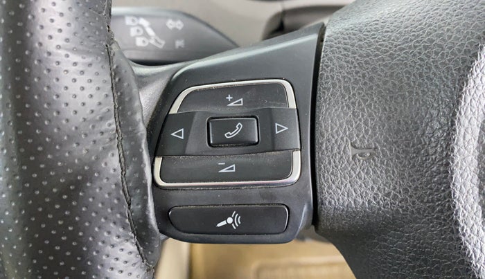 2013 Volkswagen Vento HIGHLINE PETROL, Petrol, Manual, 67,291 km, Steering wheel - Sound system control not functional