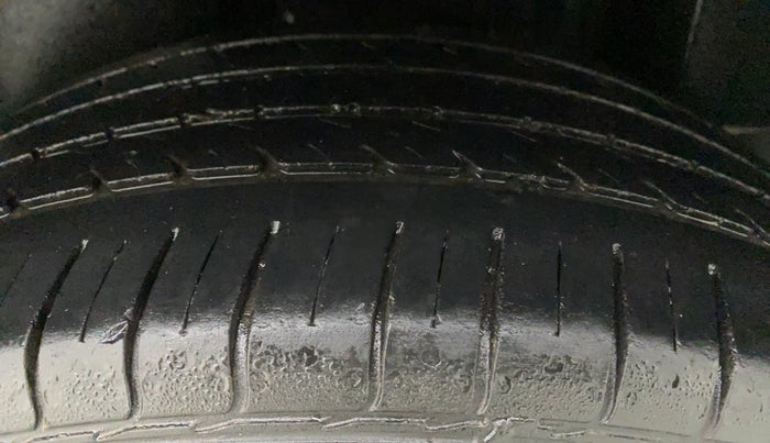 2020 Volkswagen Vento HIGHLINE PLUS 1.0L TSI, Petrol, Manual, 43,444 km, Left Rear Tyre Tread