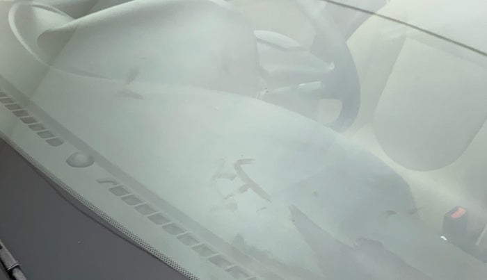 2015 Hyundai Verna FLUIDIC 4S 1.6 VTVT S(O), Petrol, Manual, 56,091 km, Front windshield - Minor spot on windshield