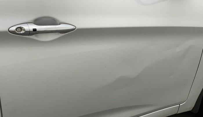 2015 Hyundai Verna FLUIDIC 4S 1.6 VTVT S(O), Petrol, Manual, 56,091 km, Driver-side door - Slightly dented