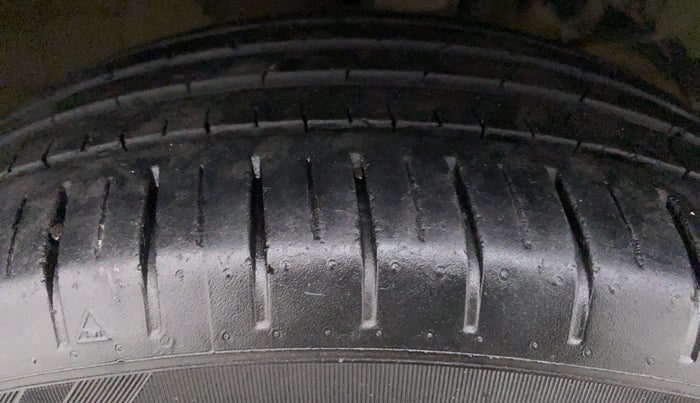 2017 Maruti Baleno ALPHA 1.2 K12, Petrol, Manual, 44,928 km, Left Front Tyre Tread
