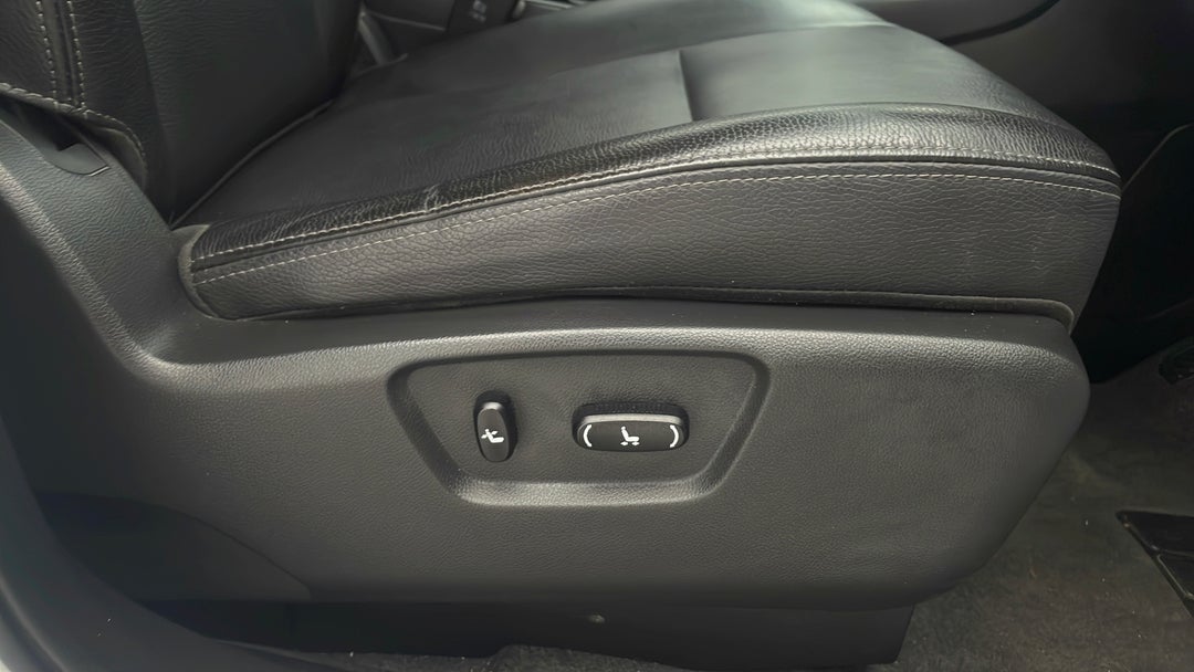 2017 Holden Captiva Active 7 Seater, Automatic, 42903 km, Drivers Side Adjustment Panel