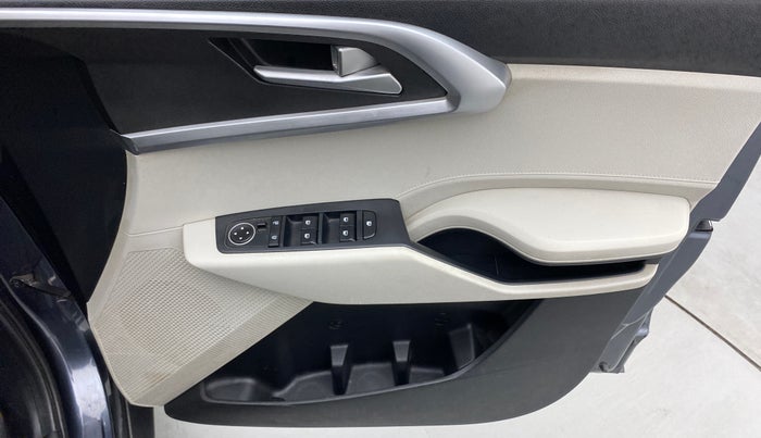 2022 KIA CARENS PRESTIGE 1.4 PETROL 7 STR, Petrol, Manual, 39,786 km, Driver Side Door Panels Control