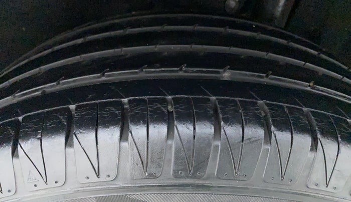 2017 Maruti Vitara Brezza ZDI PLUS, Diesel, Manual, 75,469 km, Left Rear Tyre Tread