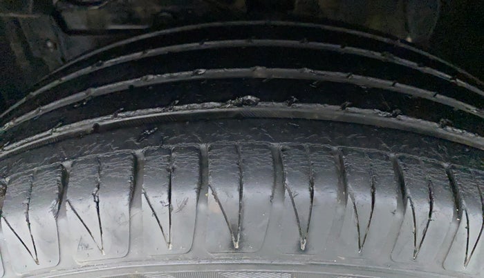 2017 Maruti Vitara Brezza ZDI PLUS, Diesel, Manual, 75,469 km, Left Front Tyre Tread
